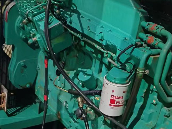 中兴镇如何确定新的发电机组控制系统是否与原系统兼容？