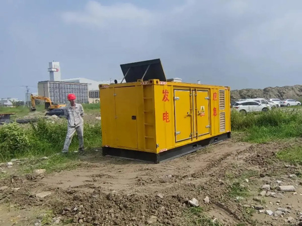 中兴镇200KW柴油发电机机组每小时的油耗量受哪些因素影响？