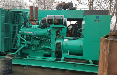 中兴镇发电机组如何判断水冷式机油散热器内部是否需要清洗？